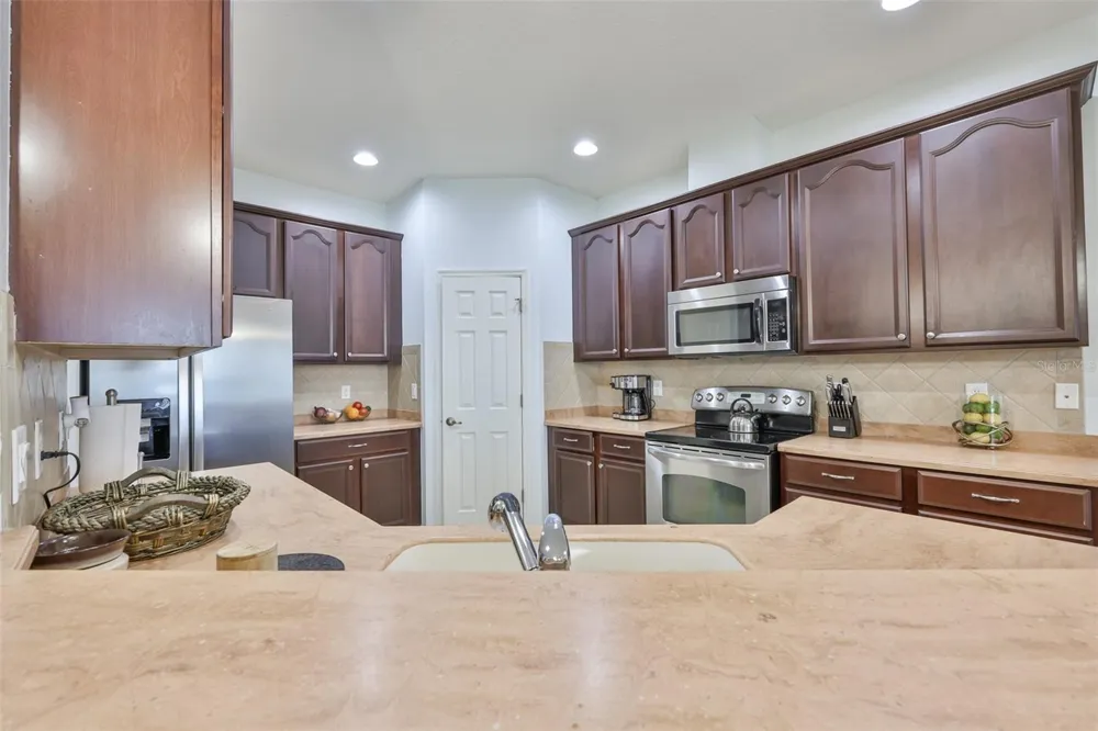 823 SEMINOLE SKY DRIVE Ruskin, FL 33570