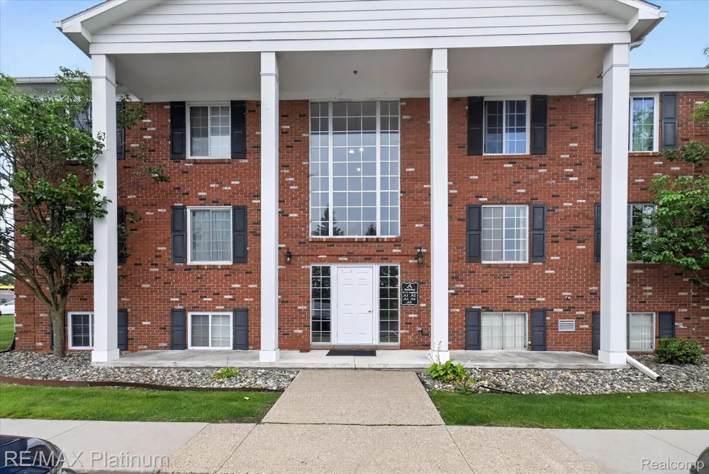 407 W Highland Road #3 Howell City, MI 48843
