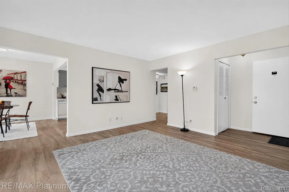 407 W Highland Road #3 Howell City, MI 48843
