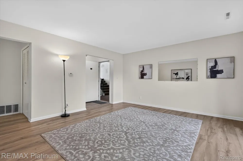 407 W Highland Road #3 Howell City, MI 48843