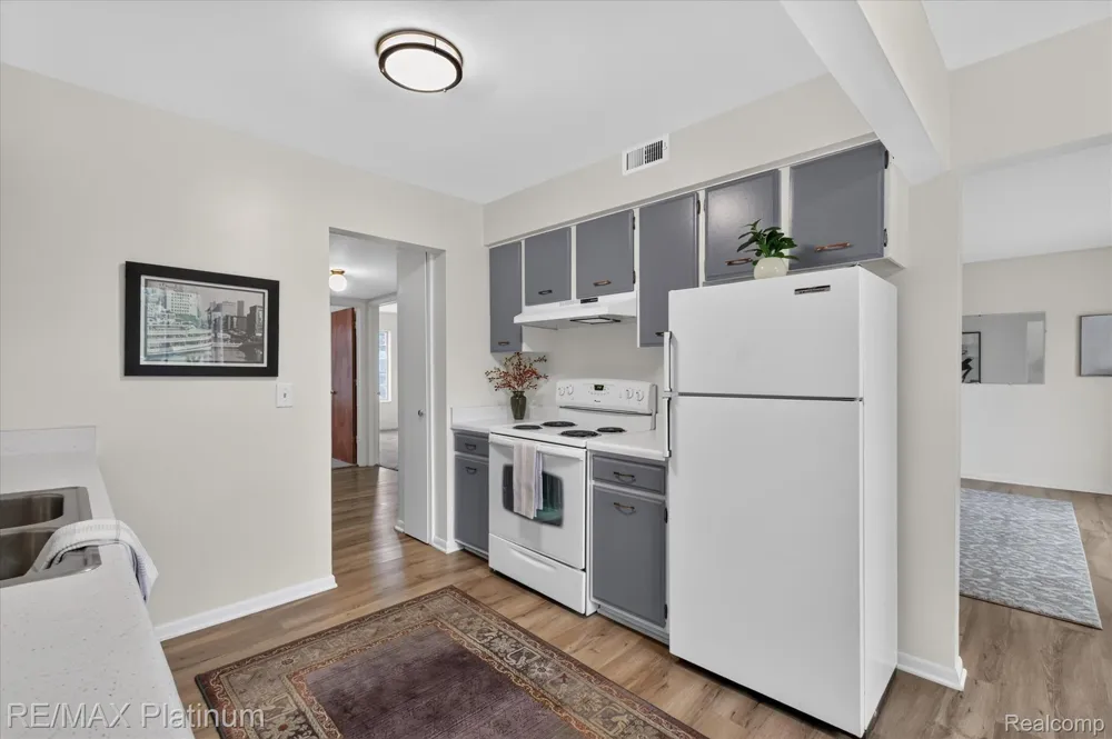 407 W Highland Road #3 Howell City, MI 48843