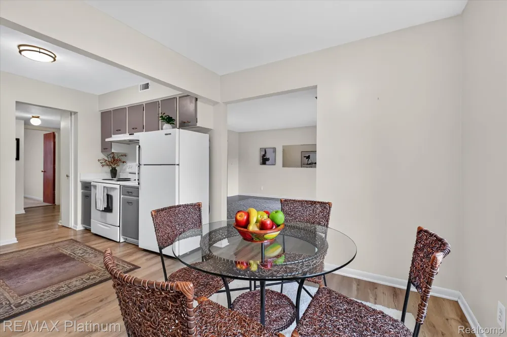 407 W Highland Road #3 Howell City, MI 48843