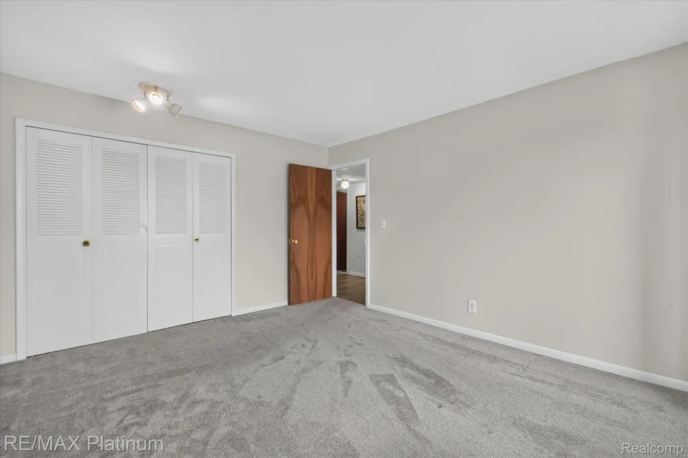 407 W Highland Road #3 Howell City, MI 48843