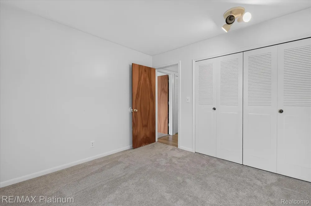 407 W Highland Road #3 Howell City, MI 48843