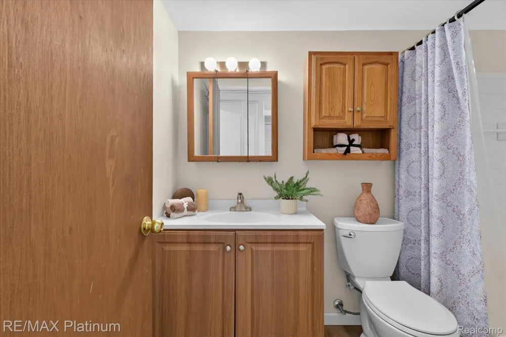 407 W Highland Road #3 Howell City, MI 48843