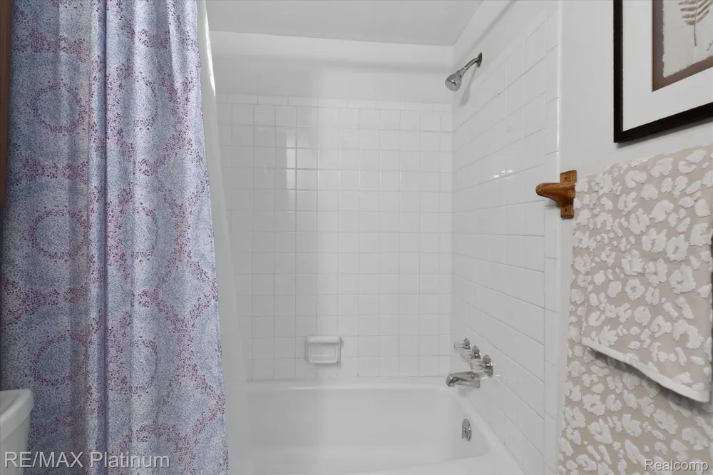 407 W Highland Road #3 Howell City, MI 48843