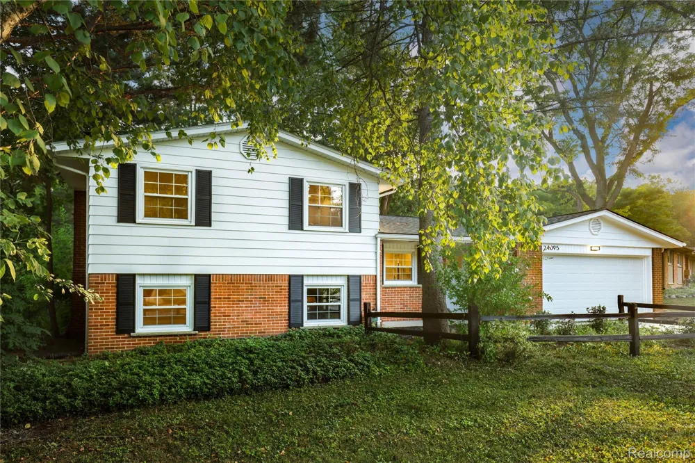 24095 Farmington Road Farmington City, MI 48336
