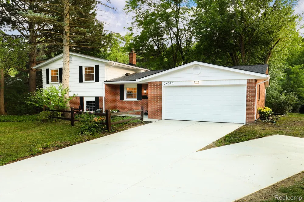 24095 Farmington Road Farmington City, MI 48336