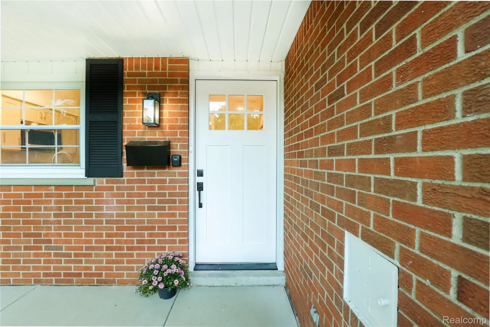 24095 Farmington Road Farmington City, MI 48336