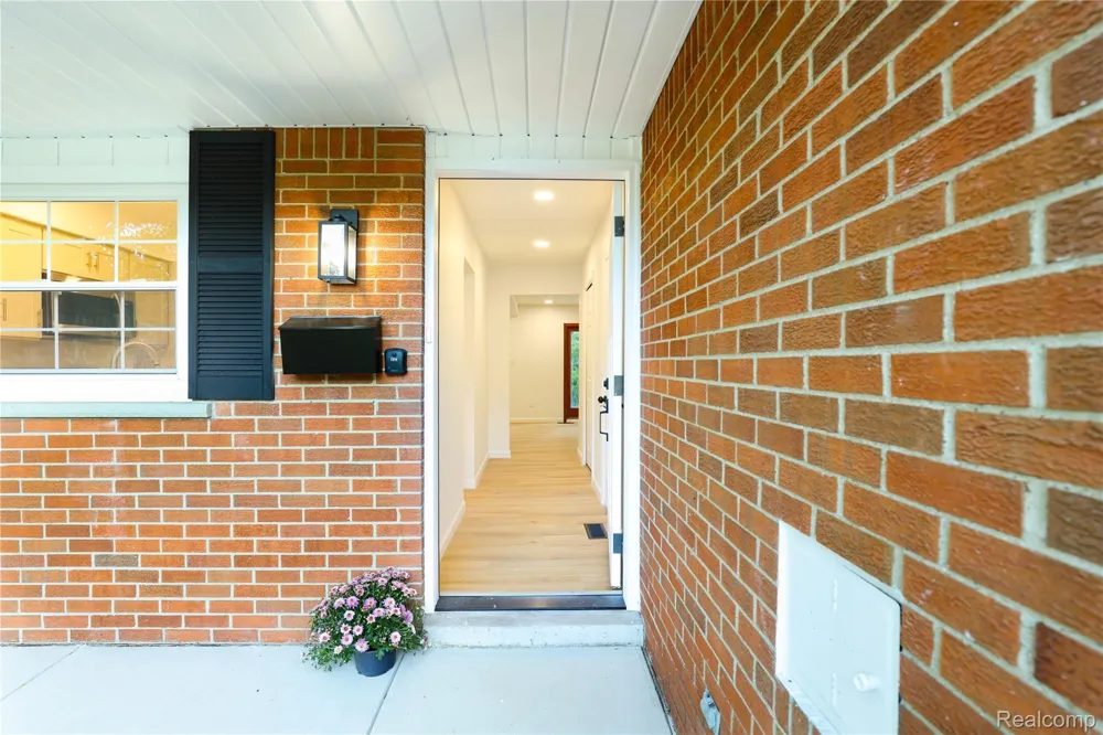 24095 Farmington Road Farmington City, MI 48336
