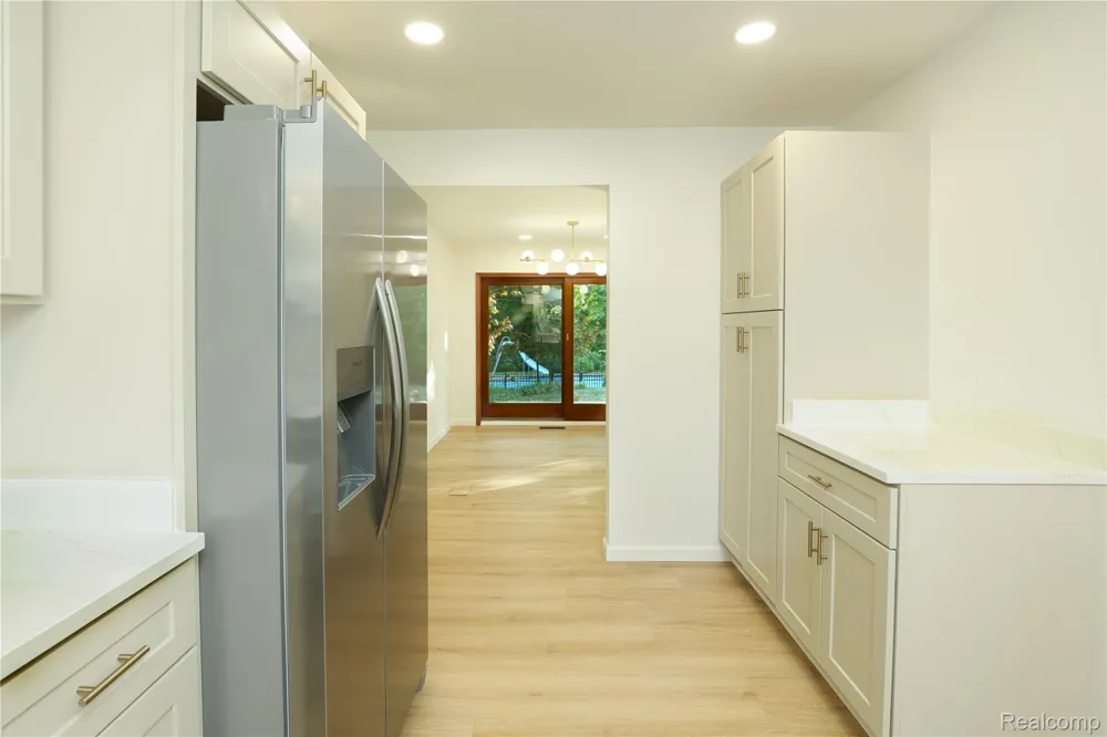 24095 Farmington Road Farmington City, MI 48336