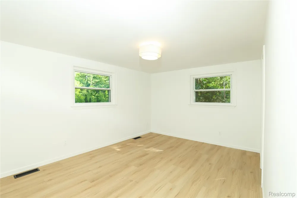 24095 Farmington Road Farmington City, MI 48336