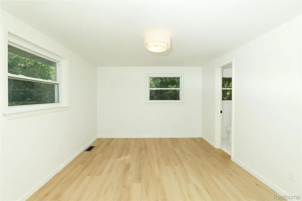 24095 Farmington Road Farmington City, MI 48336