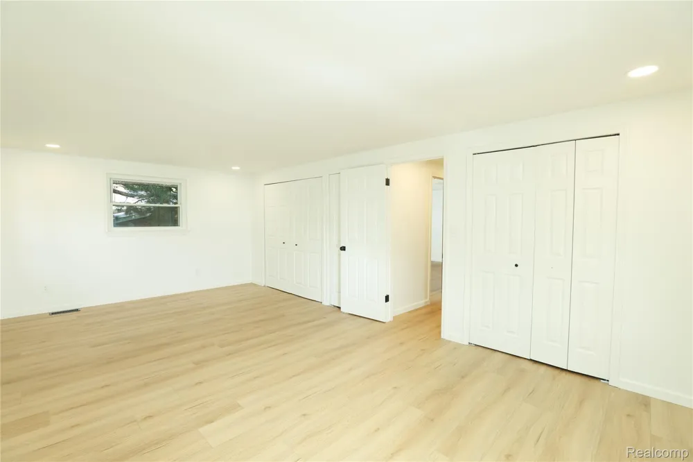 24095 Farmington Road Farmington City, MI 48336