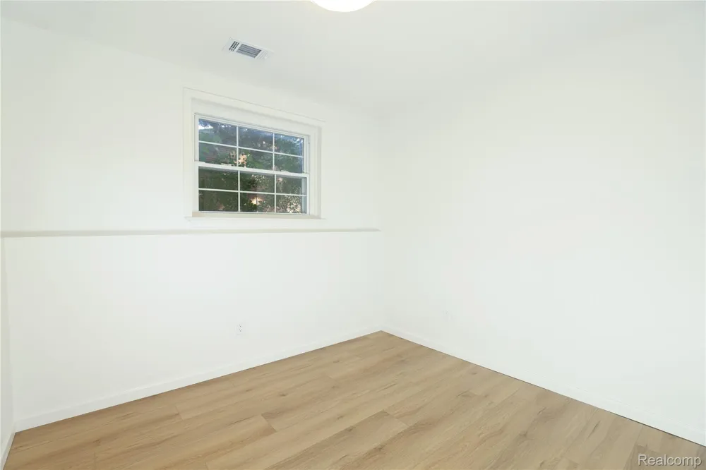 24095 Farmington Road Farmington City, MI 48336