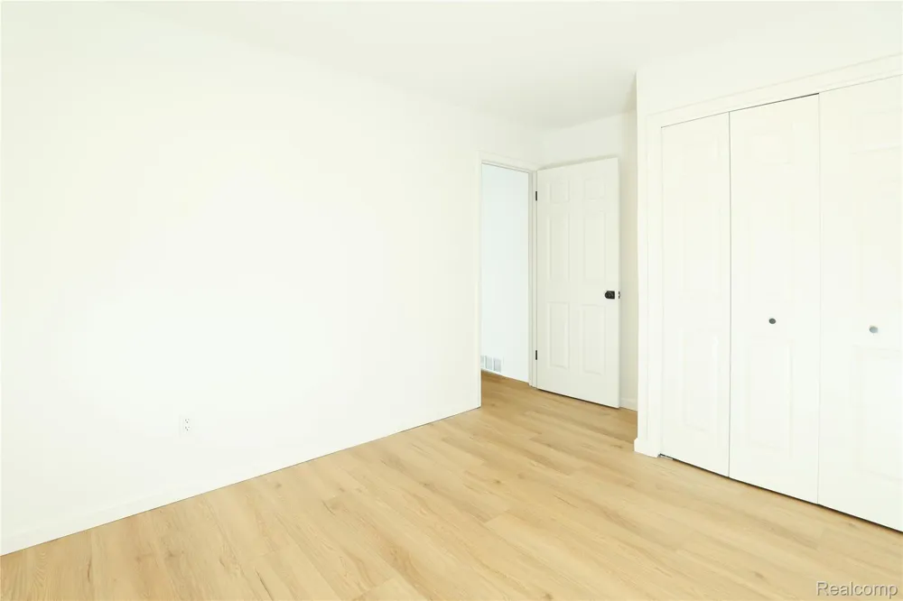 24095 Farmington Road Farmington City, MI 48336