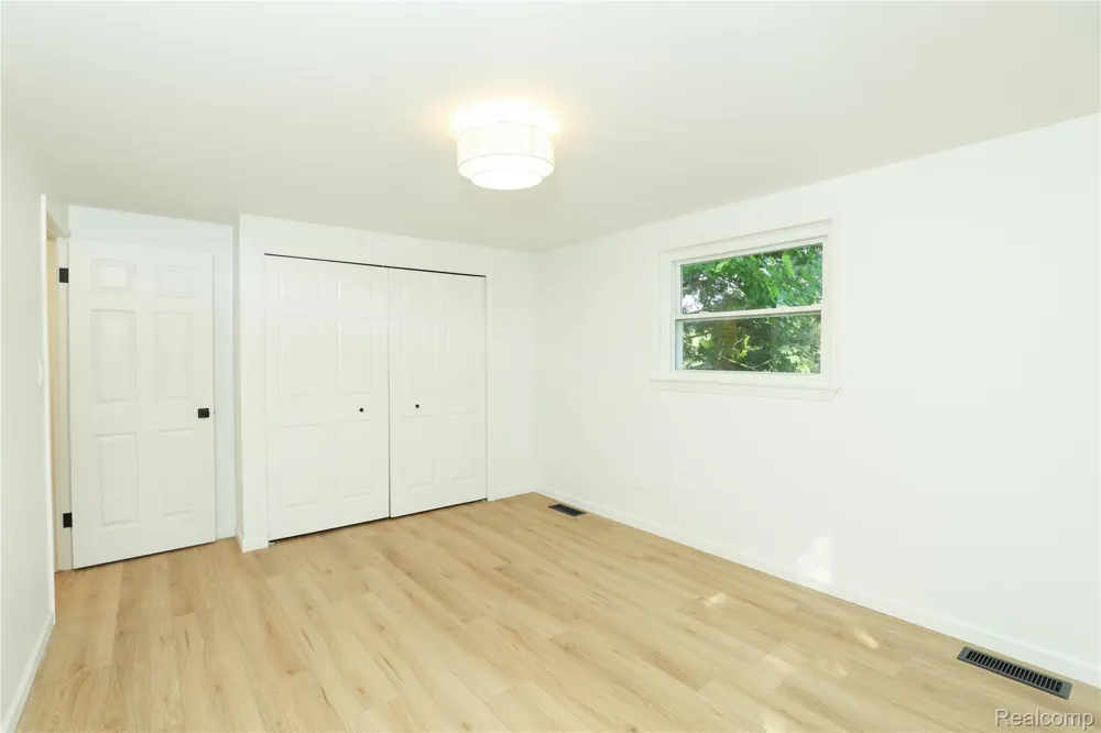 24095 Farmington Road Farmington City, MI 48336