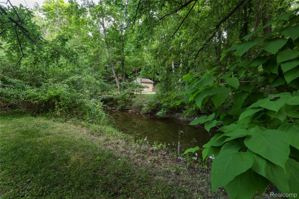 24095 Farmington Road Farmington City, MI 48336