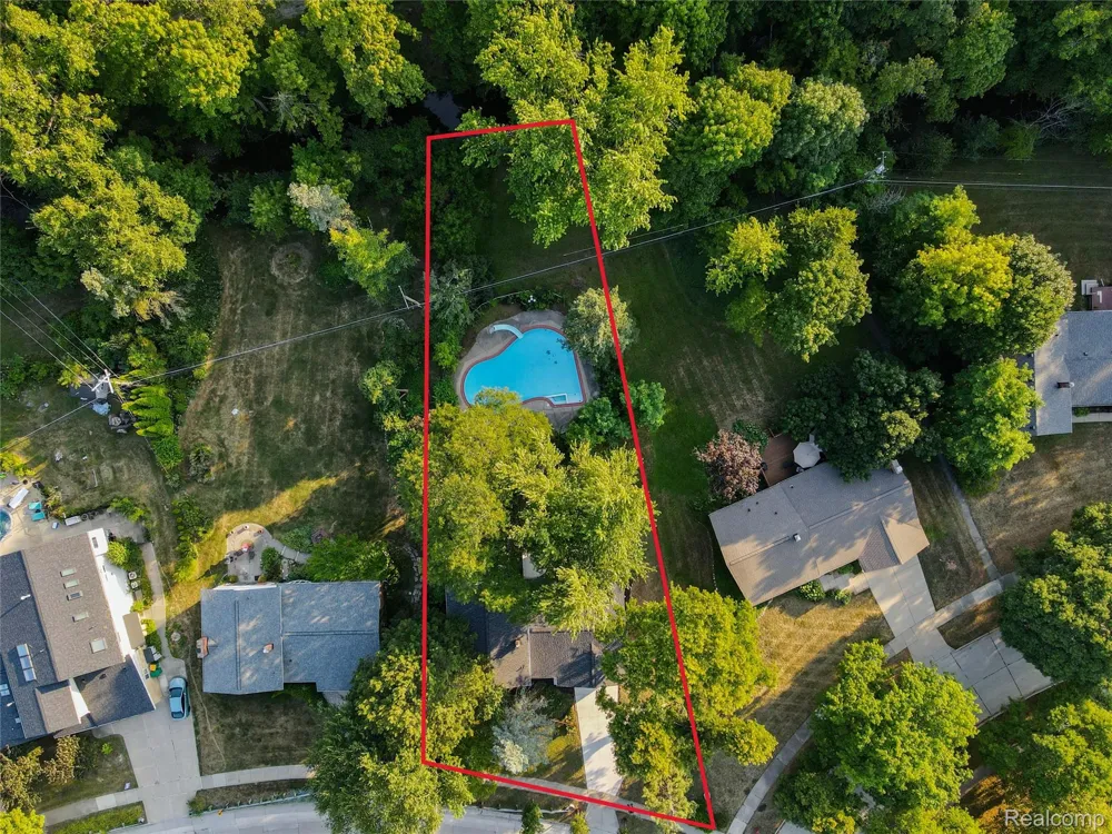 24095 Farmington Road Farmington City, MI 48336