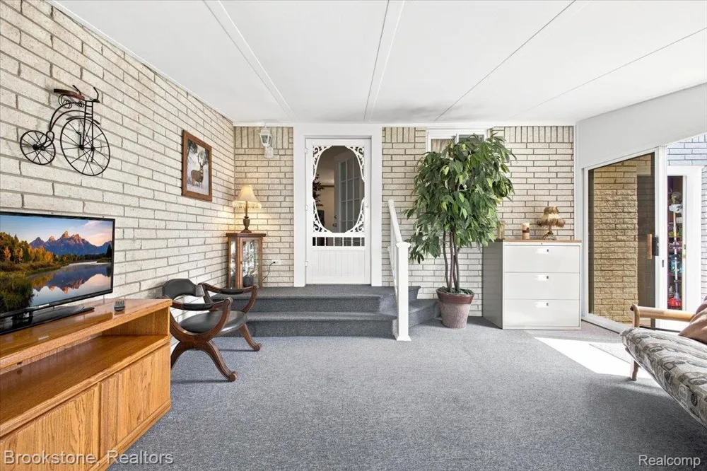 2494 Frankson Avenue Rochester Hills City, MI 48307