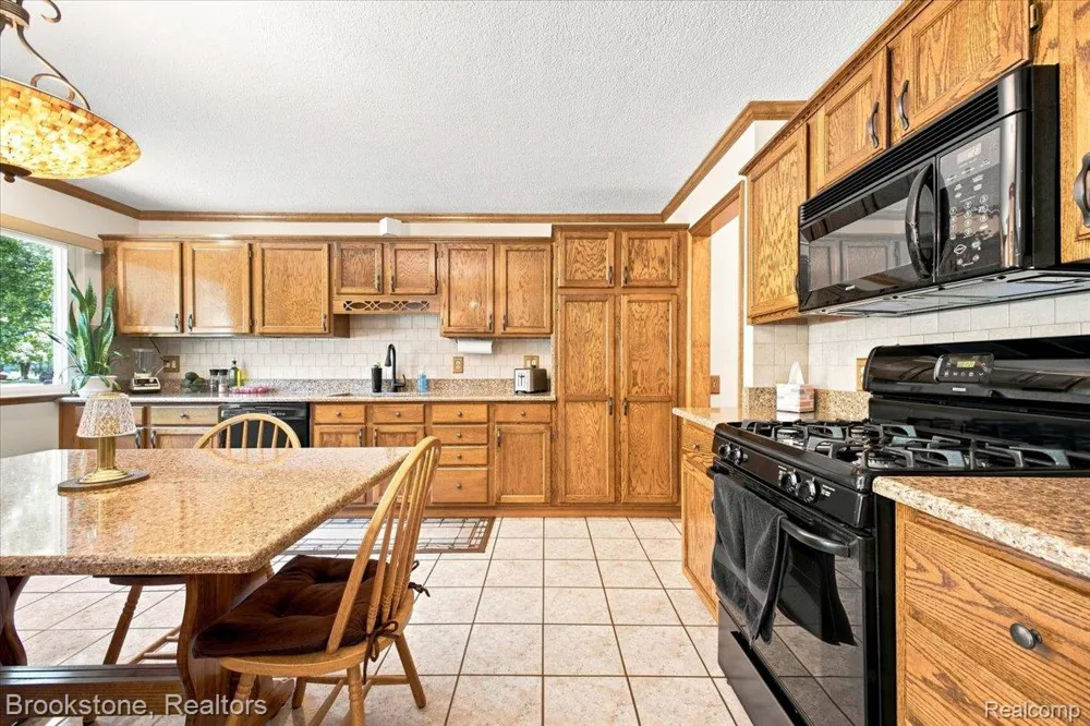 2494 Frankson Avenue Rochester Hills City, MI 48307