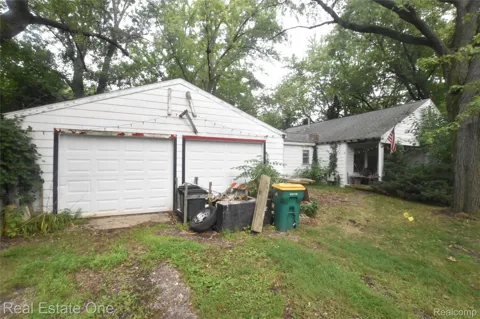 3482 W Maple Road