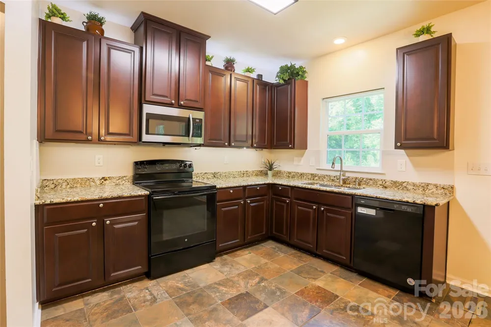 7532 W Berkeley Road Denver, NC 28037