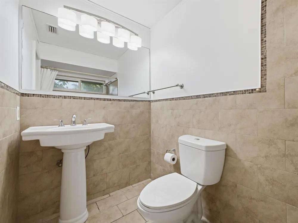 1680 NE 34TH LANE #b Oakland Park, FL 33334