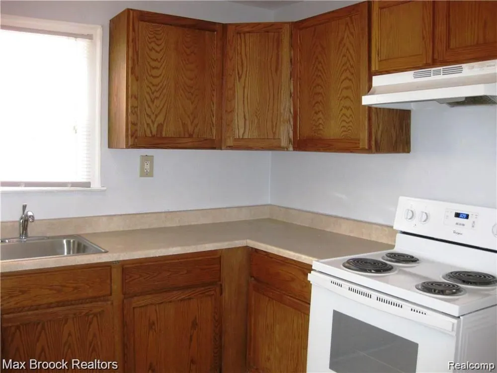 1247 FRANKLIN ROAD Berkley City, MI 48072