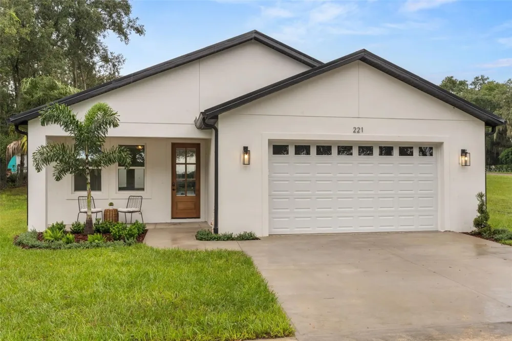 221 S SUNSET AVENUE Mascotte, FL 34753