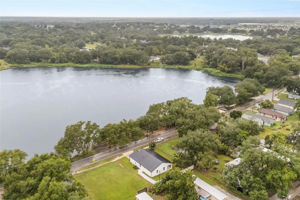 221 S SUNSET AVENUE Mascotte, FL 34753