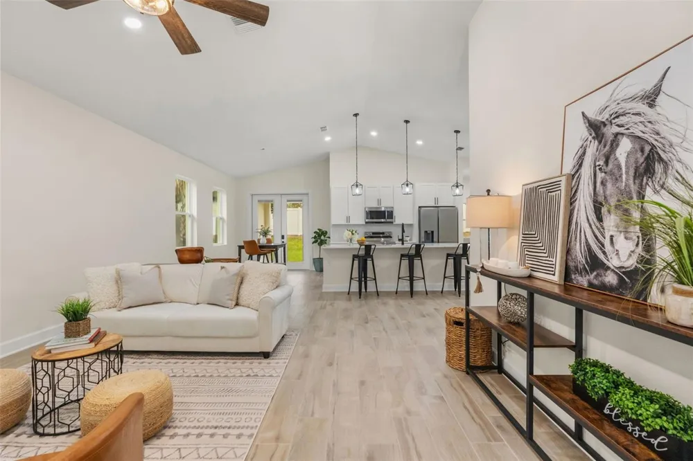 221 S SUNSET AVENUE Mascotte, FL 34753