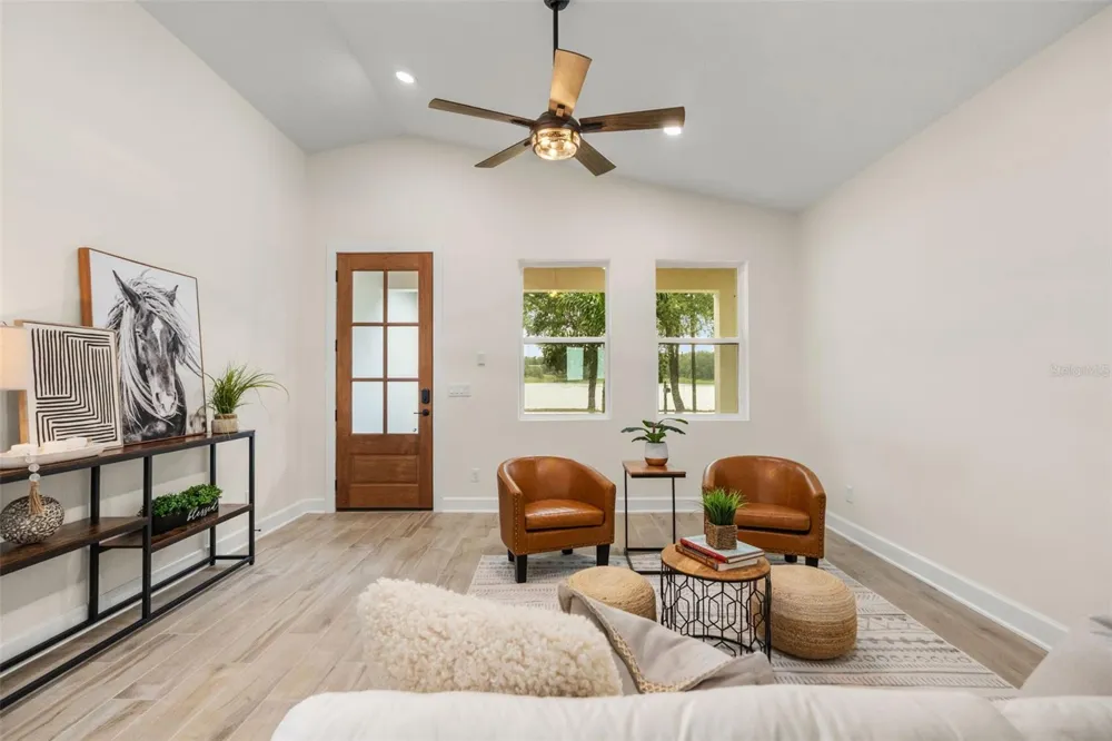 221 S SUNSET AVENUE Mascotte, FL 34753