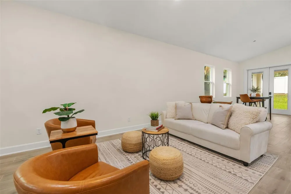221 S SUNSET AVENUE Mascotte, FL 34753