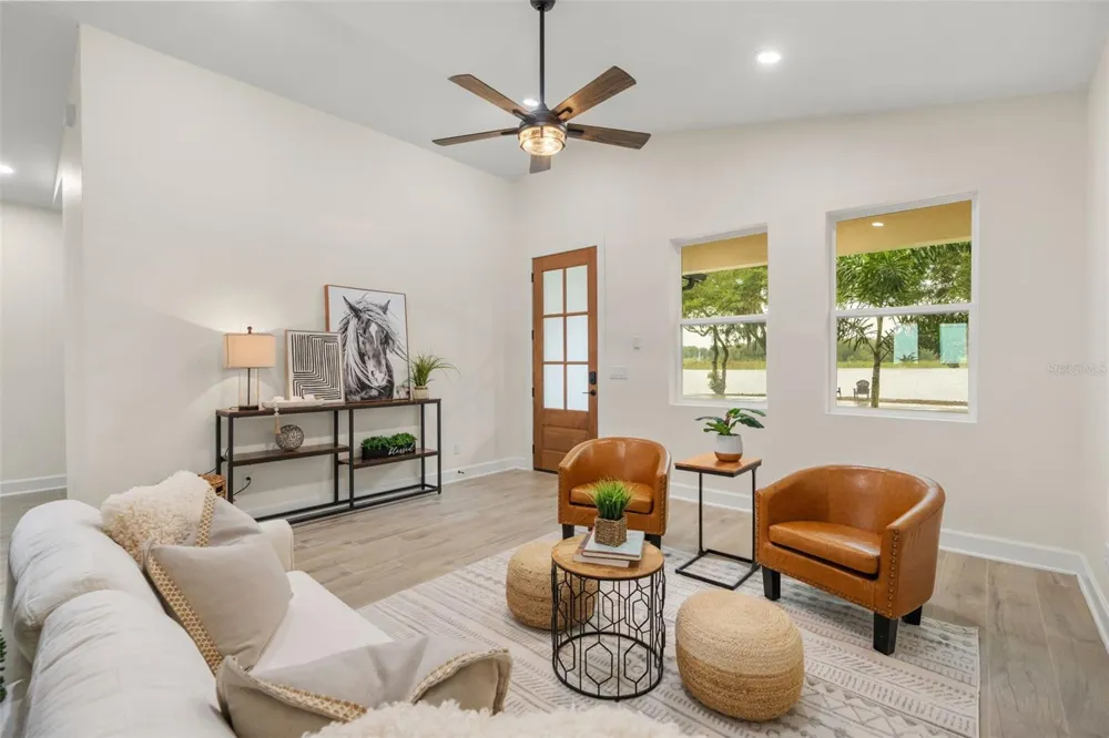221 S SUNSET AVENUE Mascotte, FL 34753