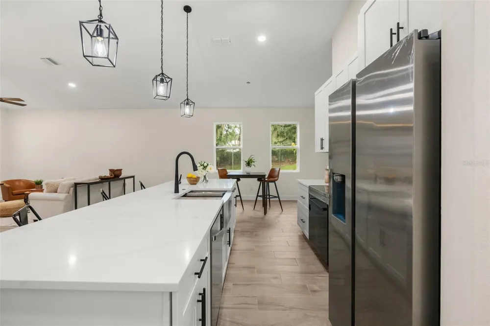 221 S SUNSET AVENUE Mascotte, FL 34753