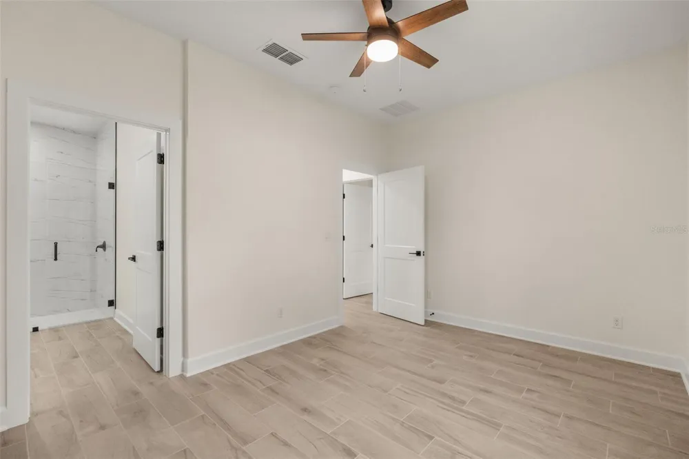 221 S SUNSET AVENUE Mascotte, FL 34753
