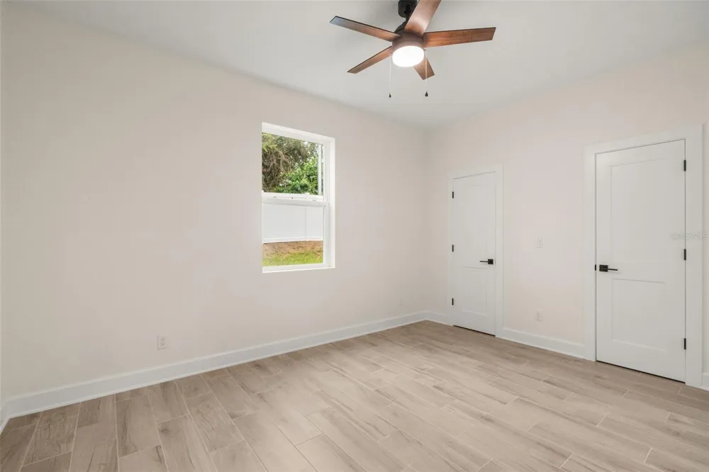 221 S SUNSET AVENUE Mascotte, FL 34753