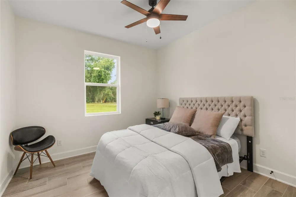 221 S SUNSET AVENUE Mascotte, FL 34753