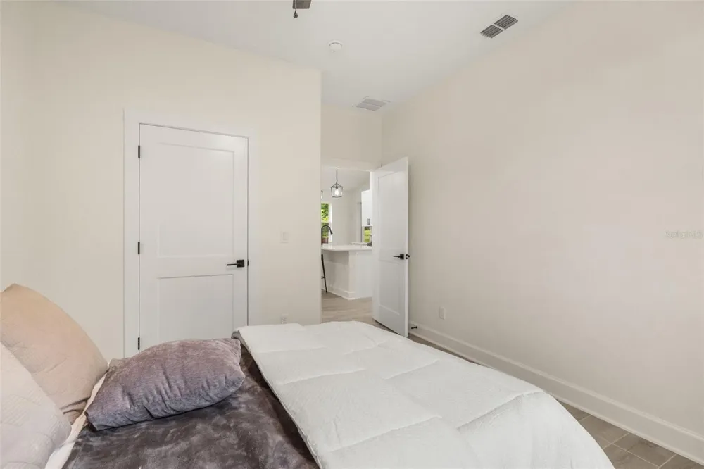 221 S SUNSET AVENUE Mascotte, FL 34753