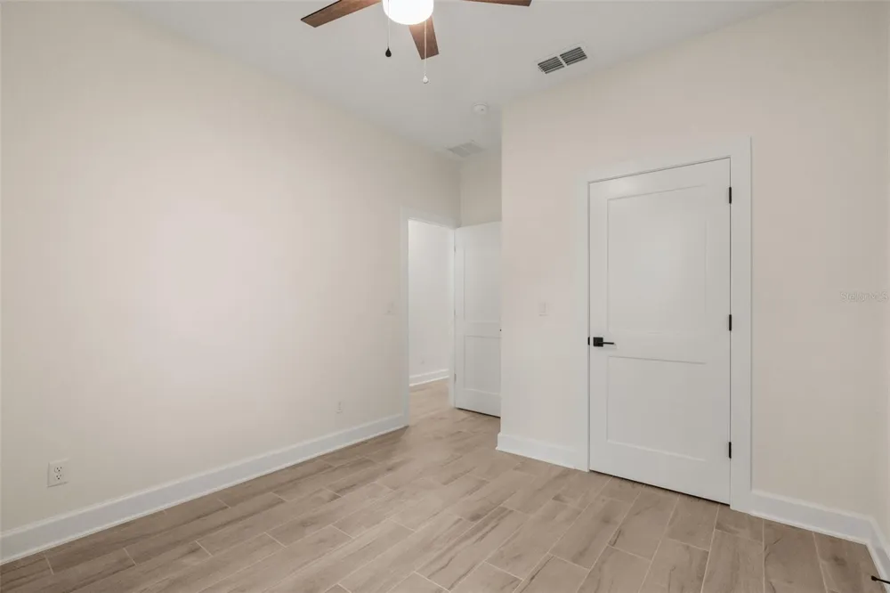 221 S SUNSET AVENUE Mascotte, FL 34753