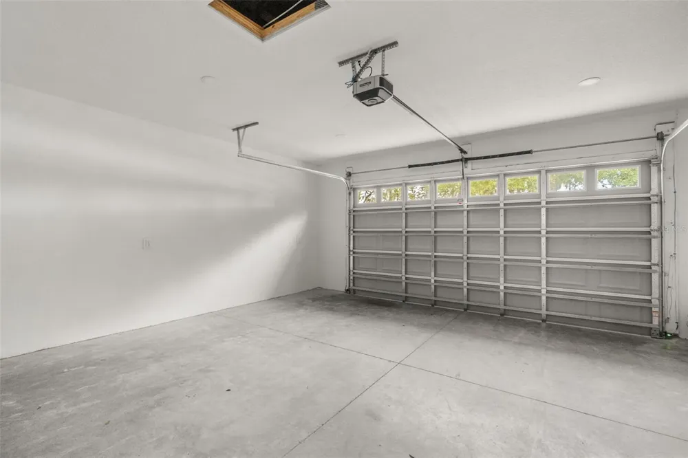221 S SUNSET AVENUE Mascotte, FL 34753