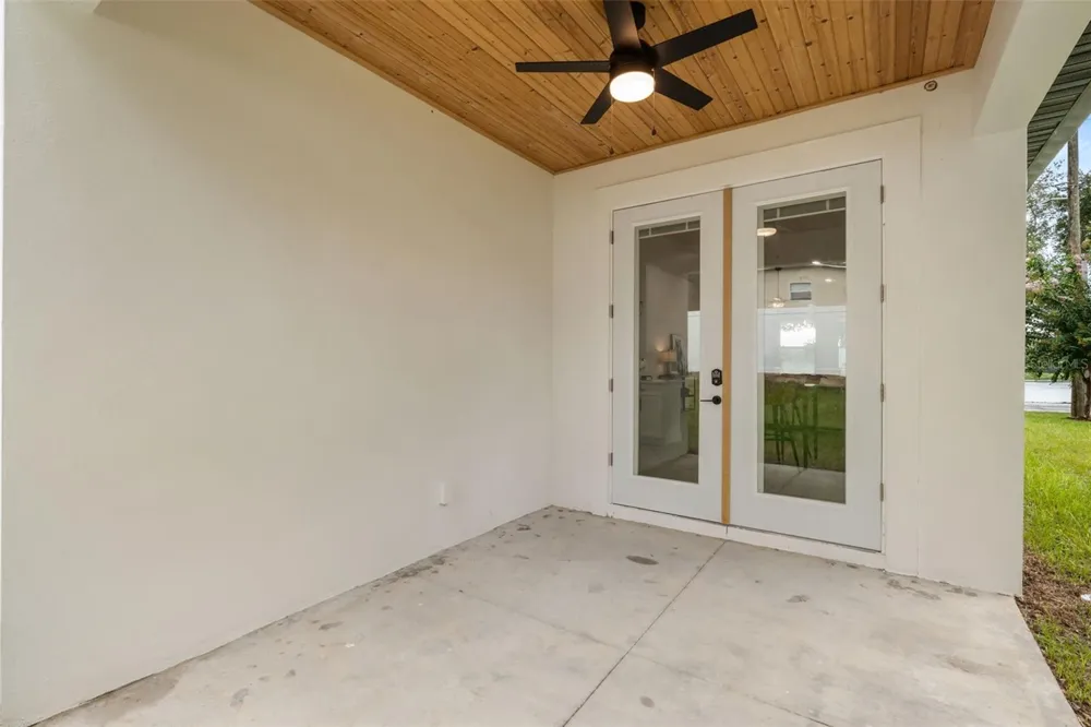 221 S SUNSET AVENUE Mascotte, FL 34753