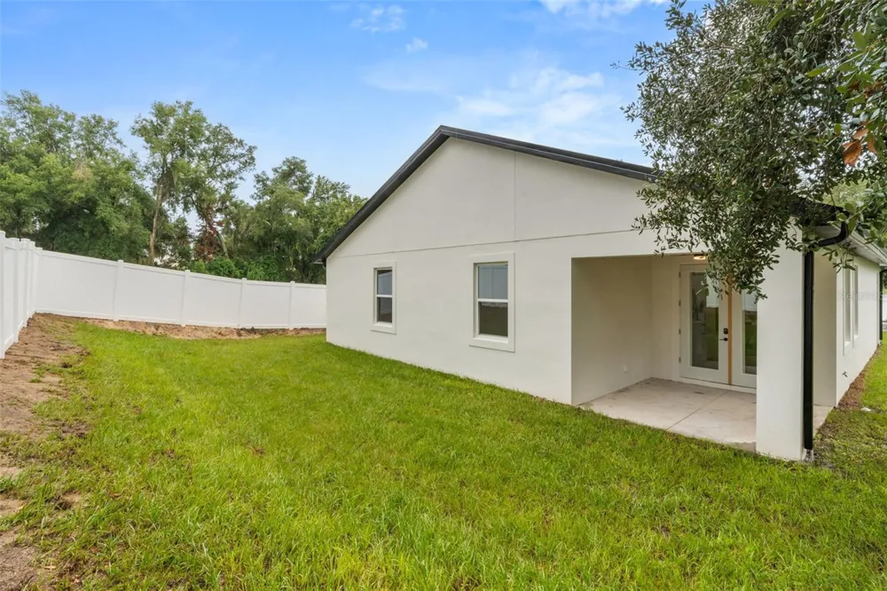 221 S SUNSET AVENUE Mascotte, FL 34753