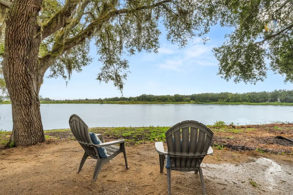 221 S SUNSET AVENUE Mascotte, FL 34753