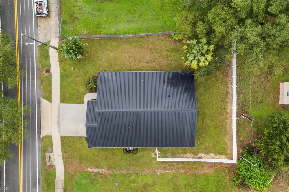 221 S SUNSET AVENUE Mascotte, FL 34753