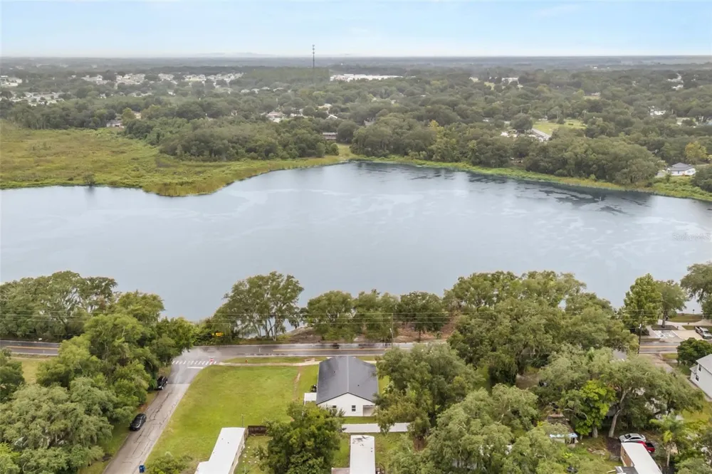 221 S SUNSET AVENUE Mascotte, FL 34753