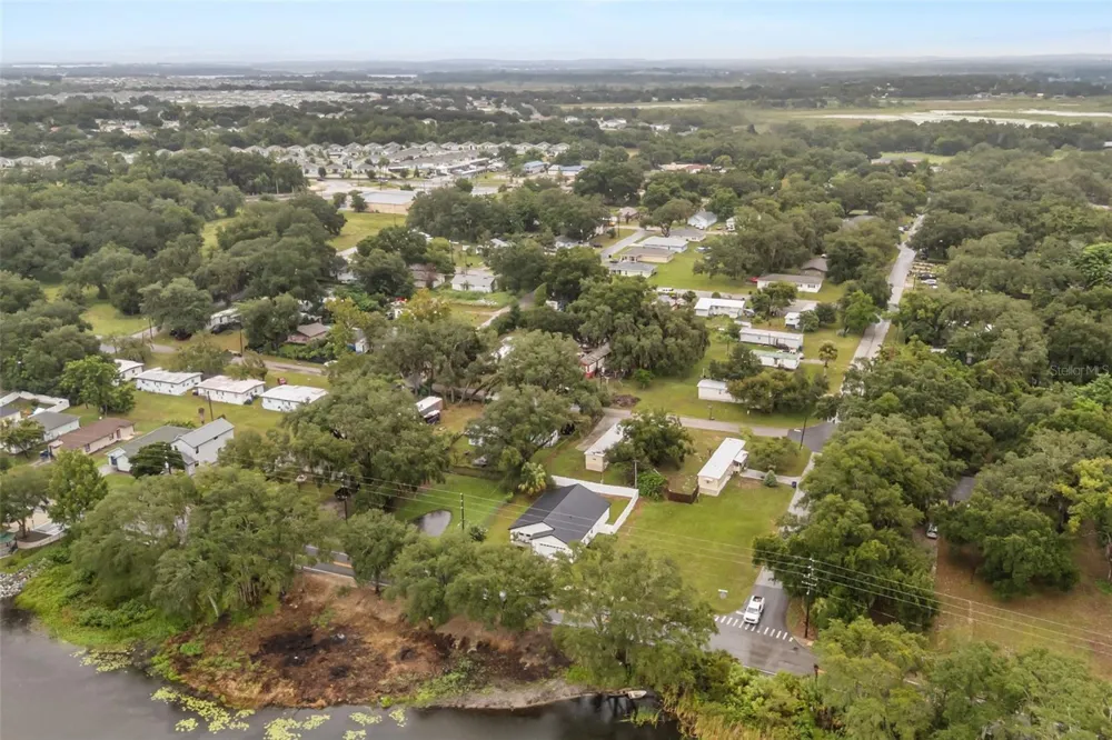 221 S SUNSET AVENUE Mascotte, FL 34753