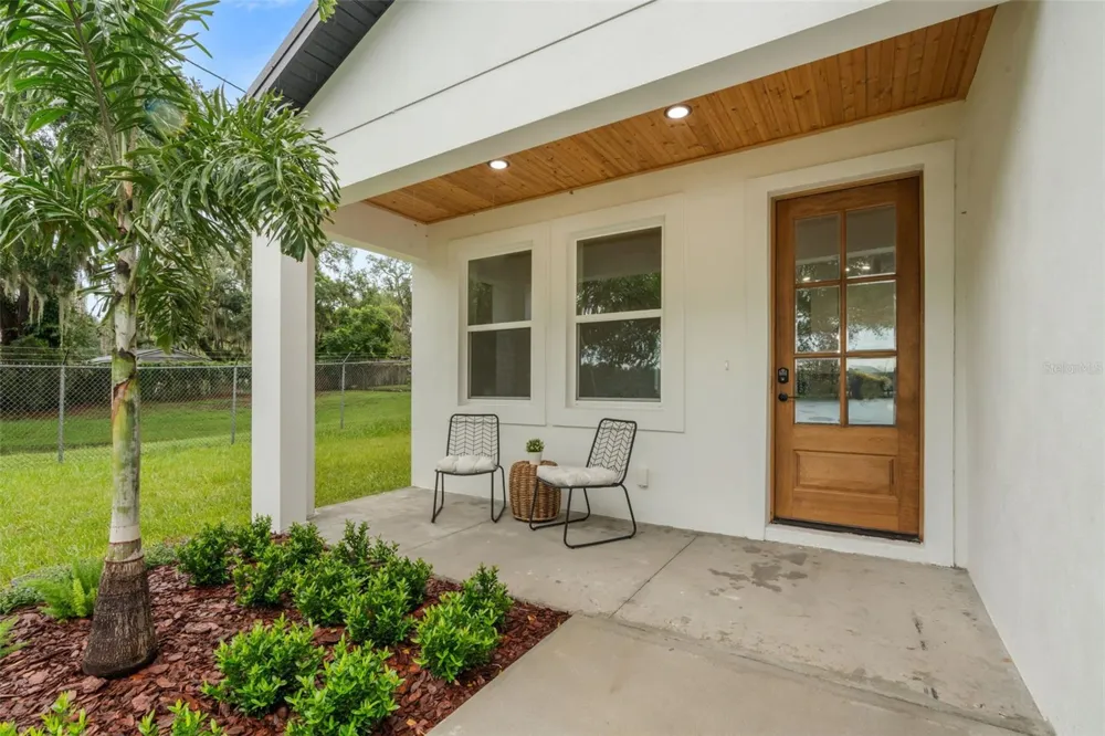 221 S SUNSET AVENUE Mascotte, FL 34753