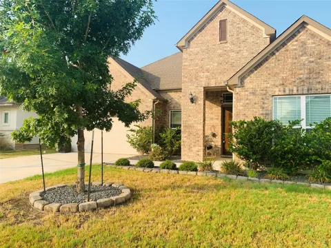 1335 Gruene Glen Street